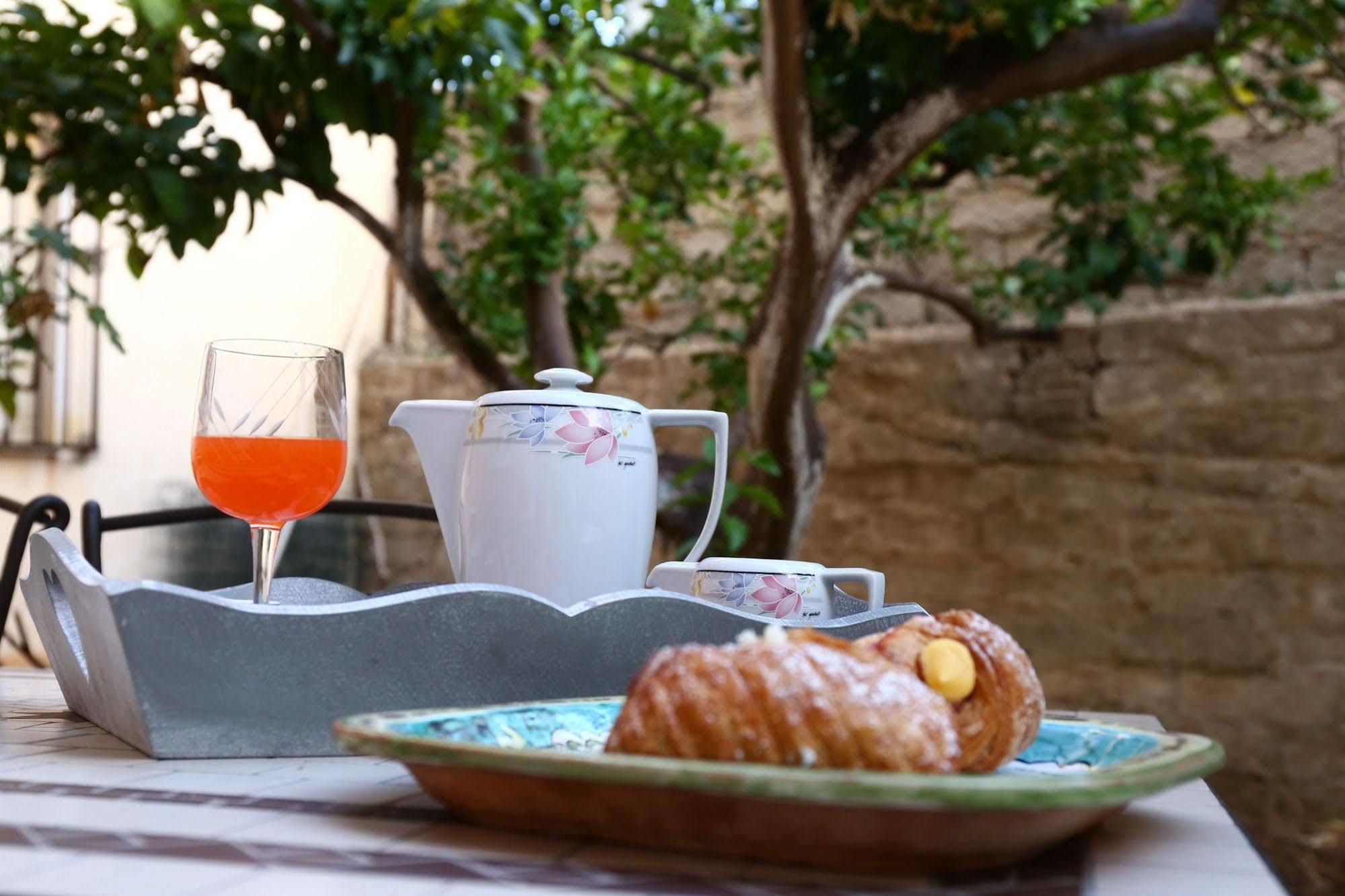 Il Giardino Delle Calendule B&B Solarino エクステリア 写真
